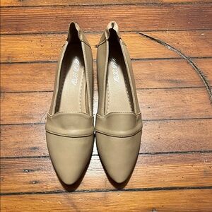 Elegant Tan Women's Loafers